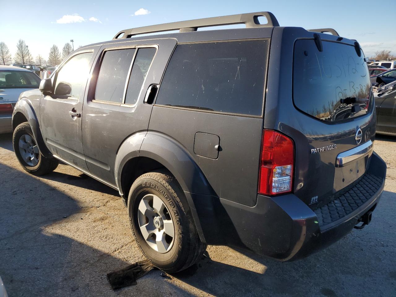 2012 Nissan Pathfinder - Image 2