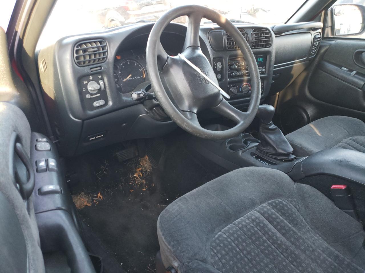 2002 Chevrolet Blazer VIN: 1GNCS18W82K145811 Lot: 81948933