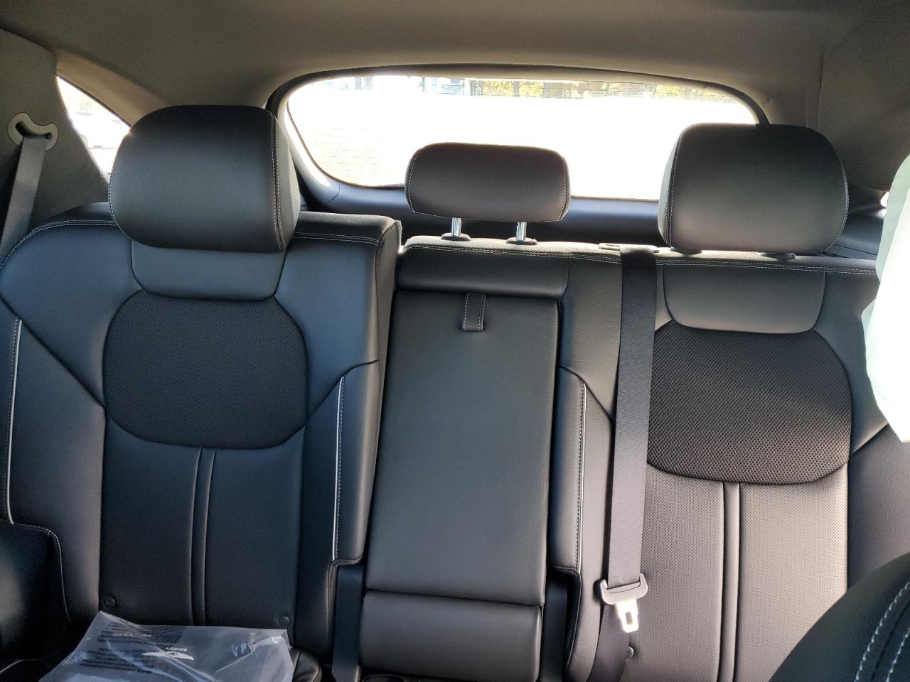 2023 Genesis GV70 - Image 10