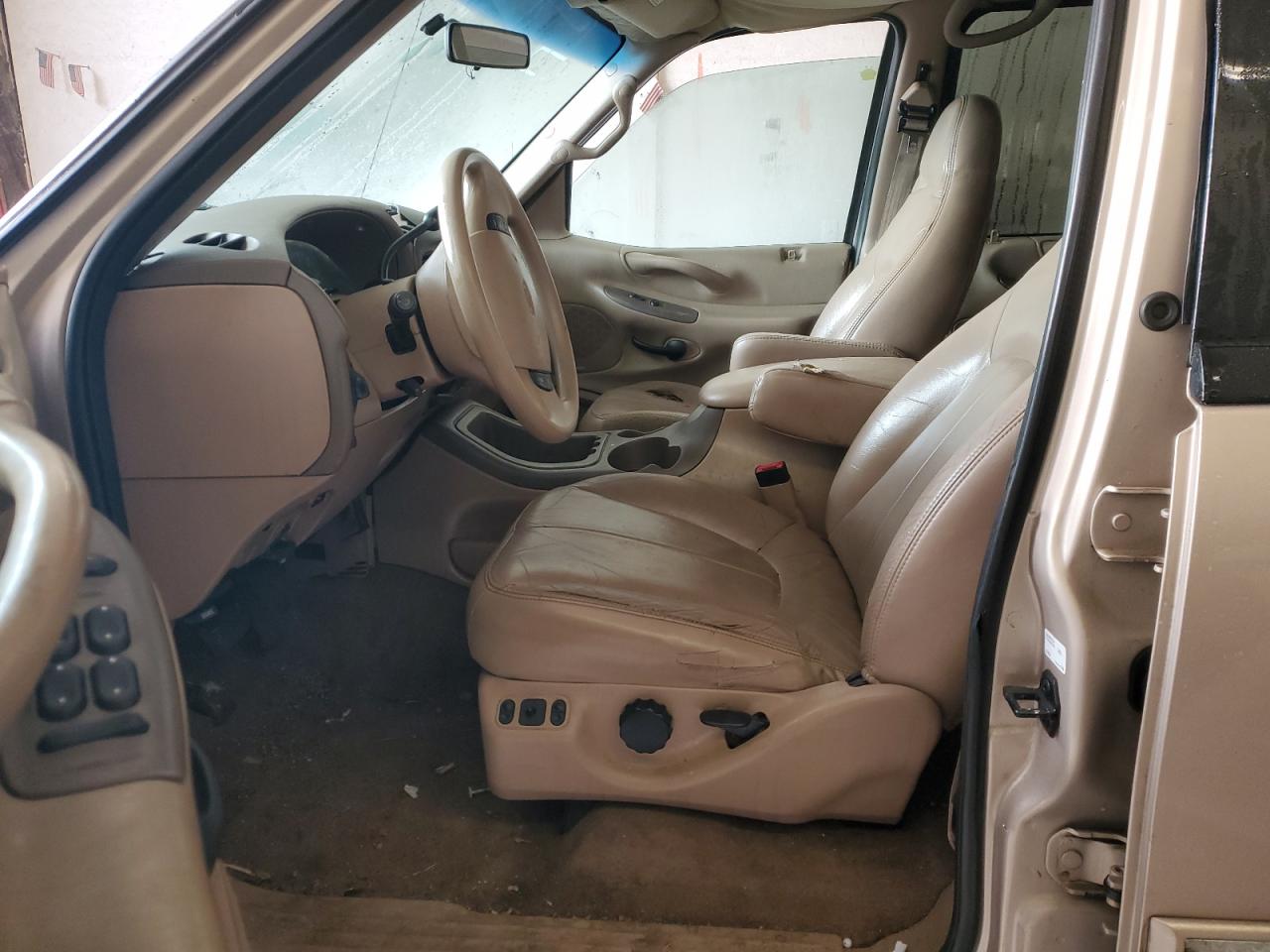 1998 Ford Expedition VIN: 1FMRU18W9WLC09332 Lot: 57139625