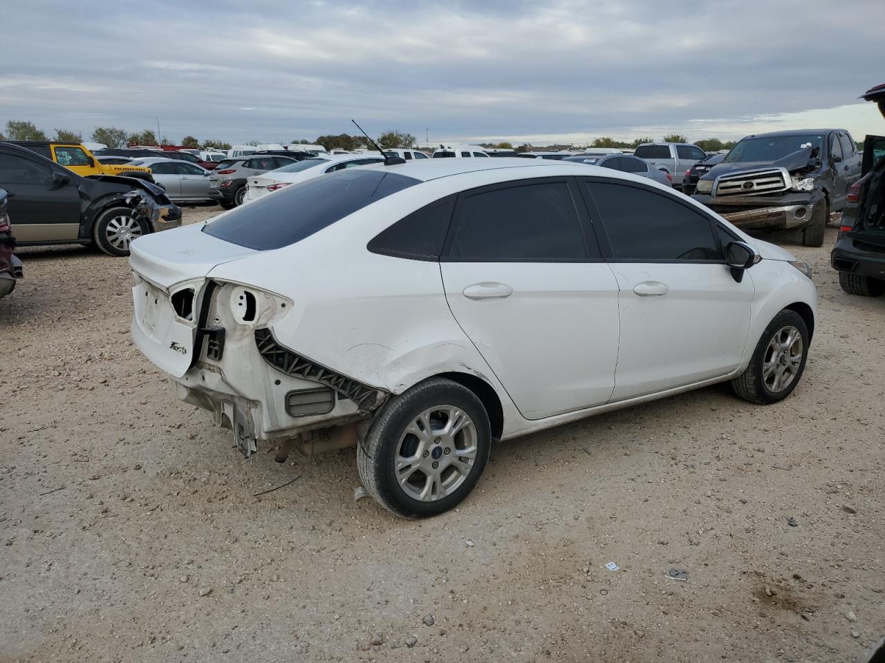 2016 Ford Fiesta - Image 3