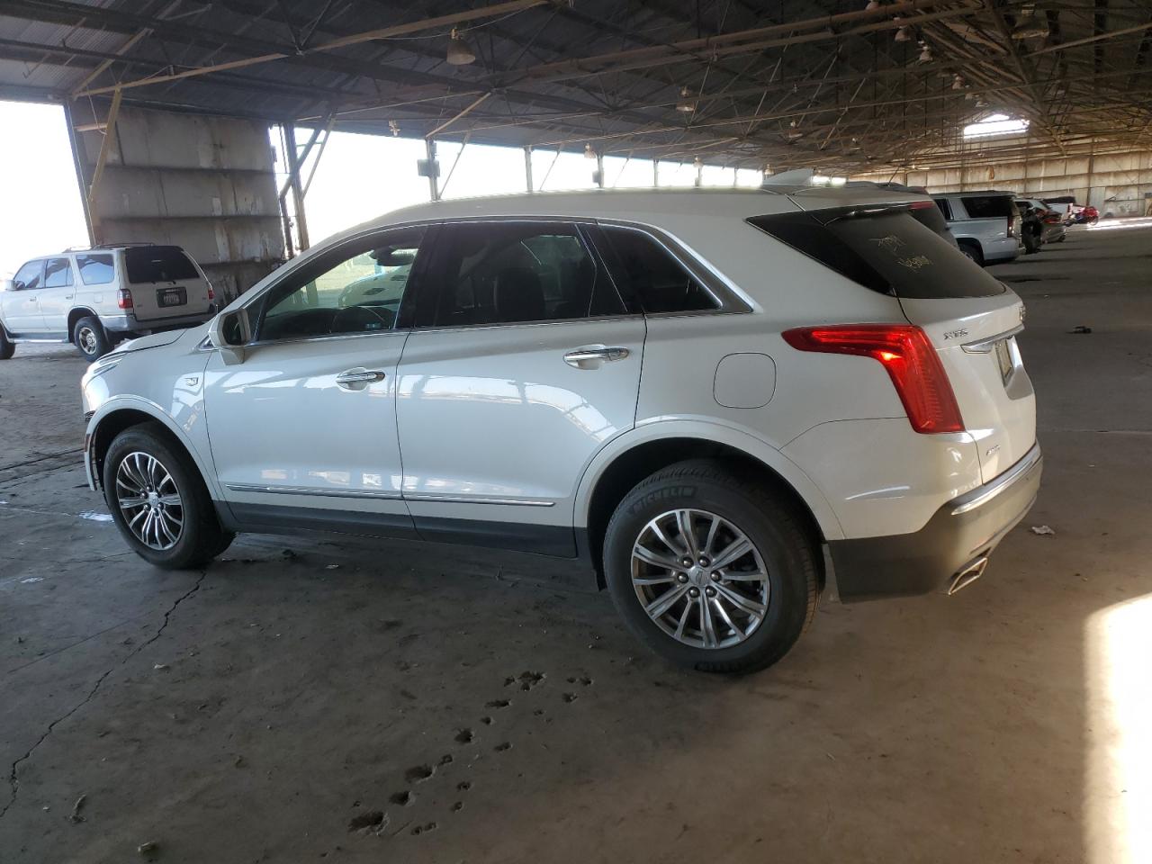 VIN 1GYKNDRS6HZ286525 2017 CADILLAC XT5 no.2