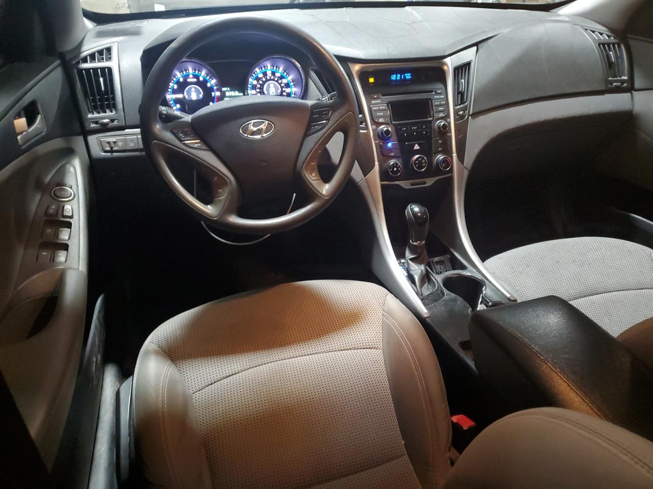 2014 Hyundai Sonata - Image 8