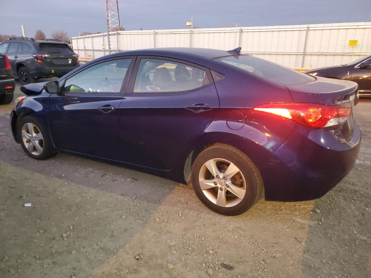 2013 Hyundai Elantra - Image 2