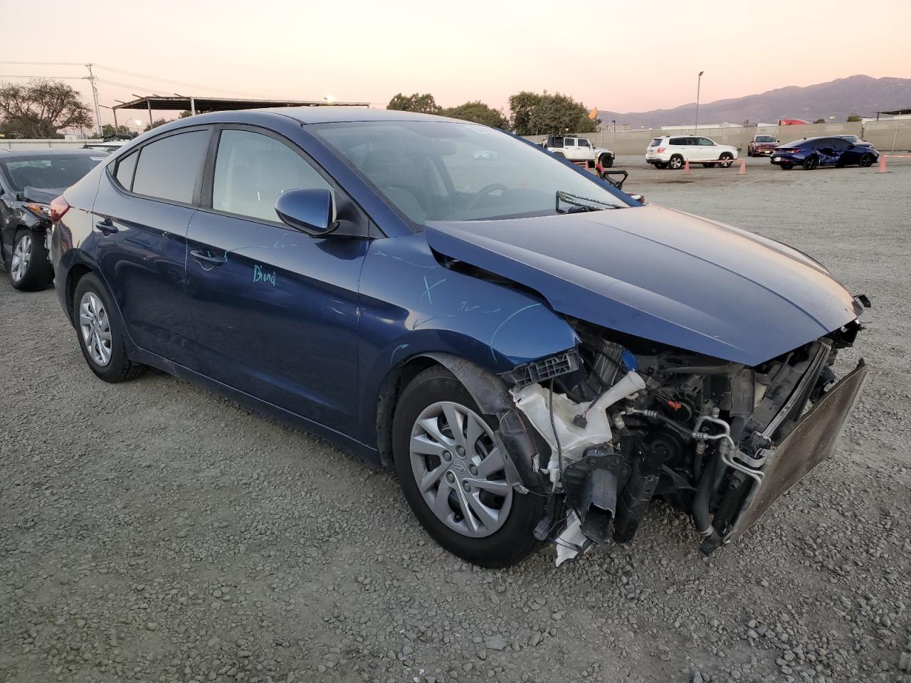 2019 Hyundai Elantra - Image 4