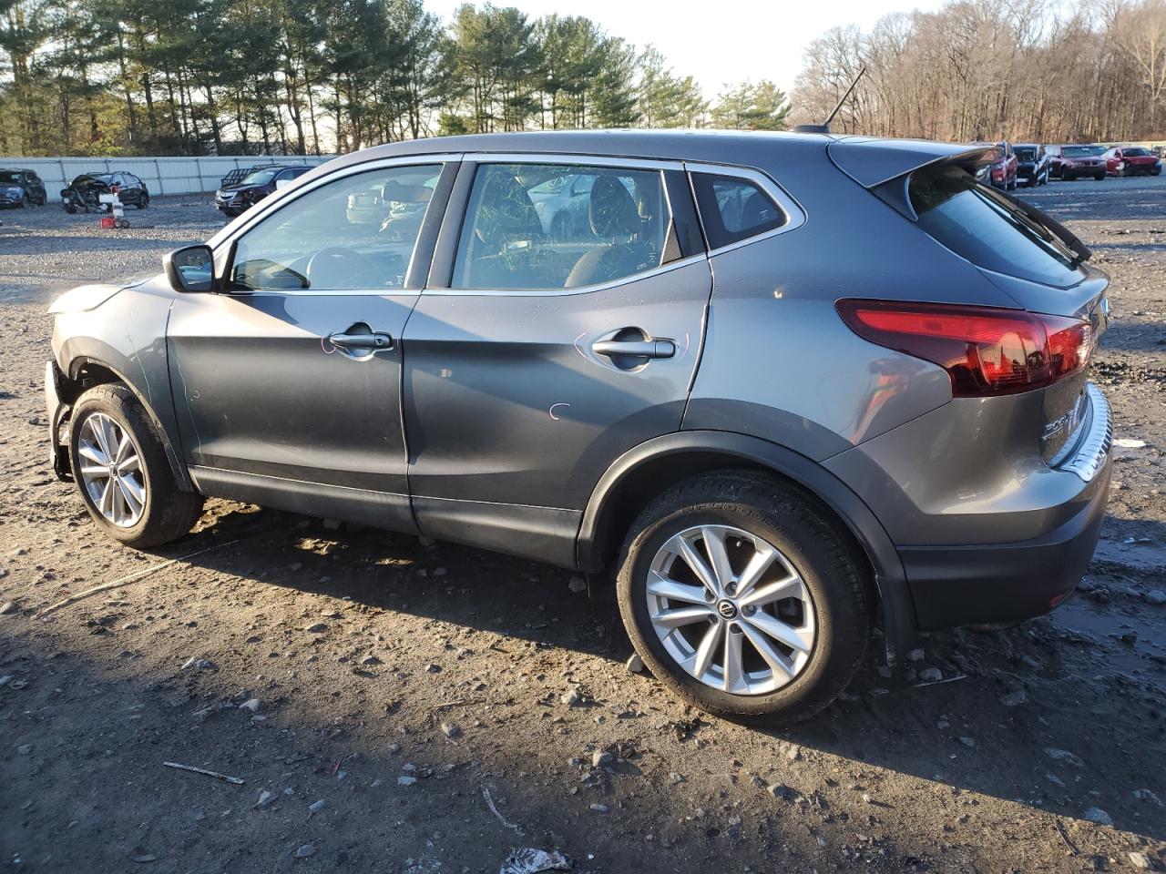 2019 Nissan Rogue - Image 2