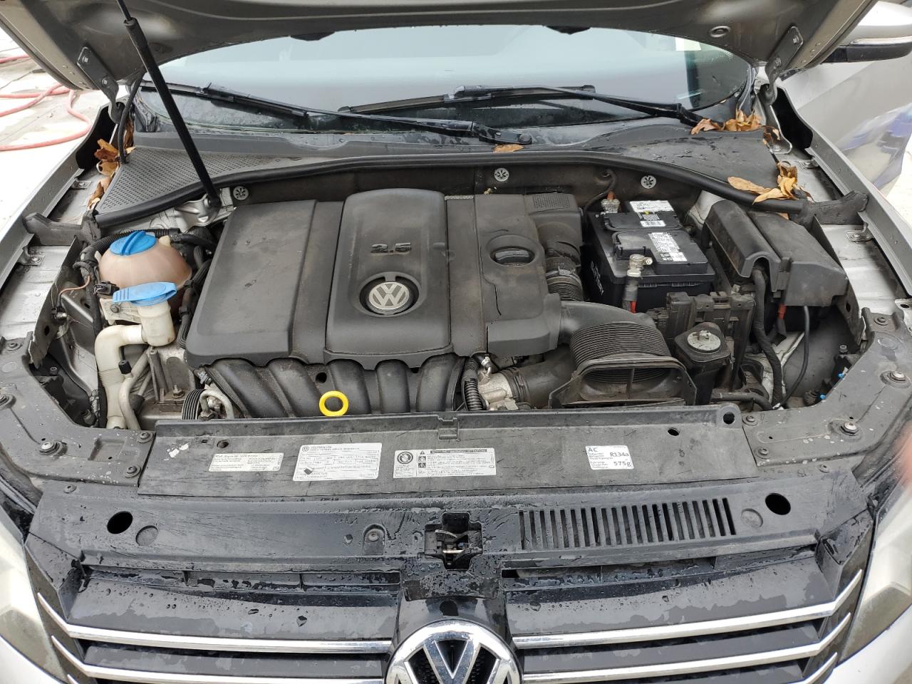 2014 Volkswagen Passat - Image 11