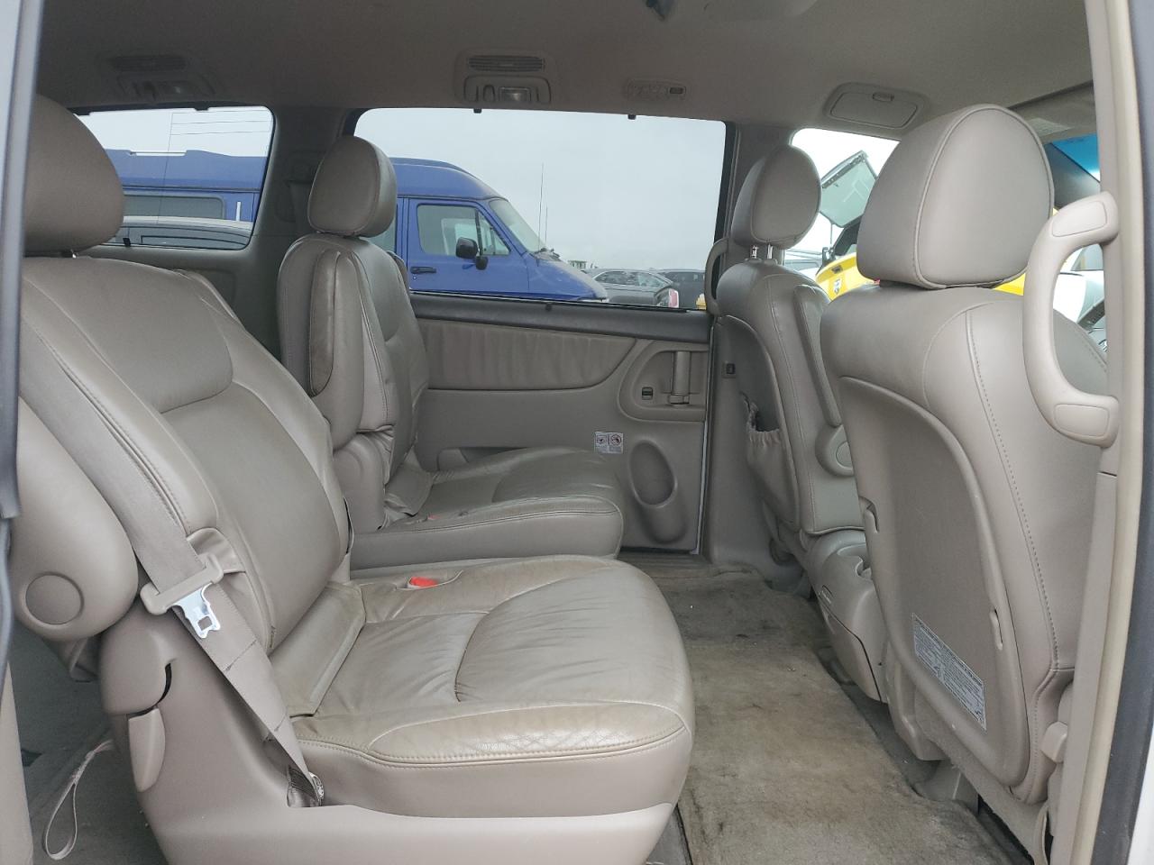 2004 Toyota Sienna - Image 11