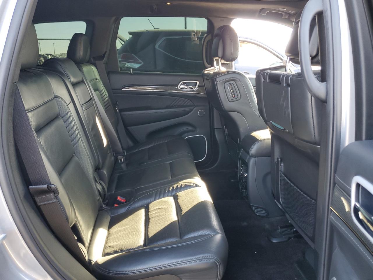 2018 Jeep Grand Cherokee - Image 11