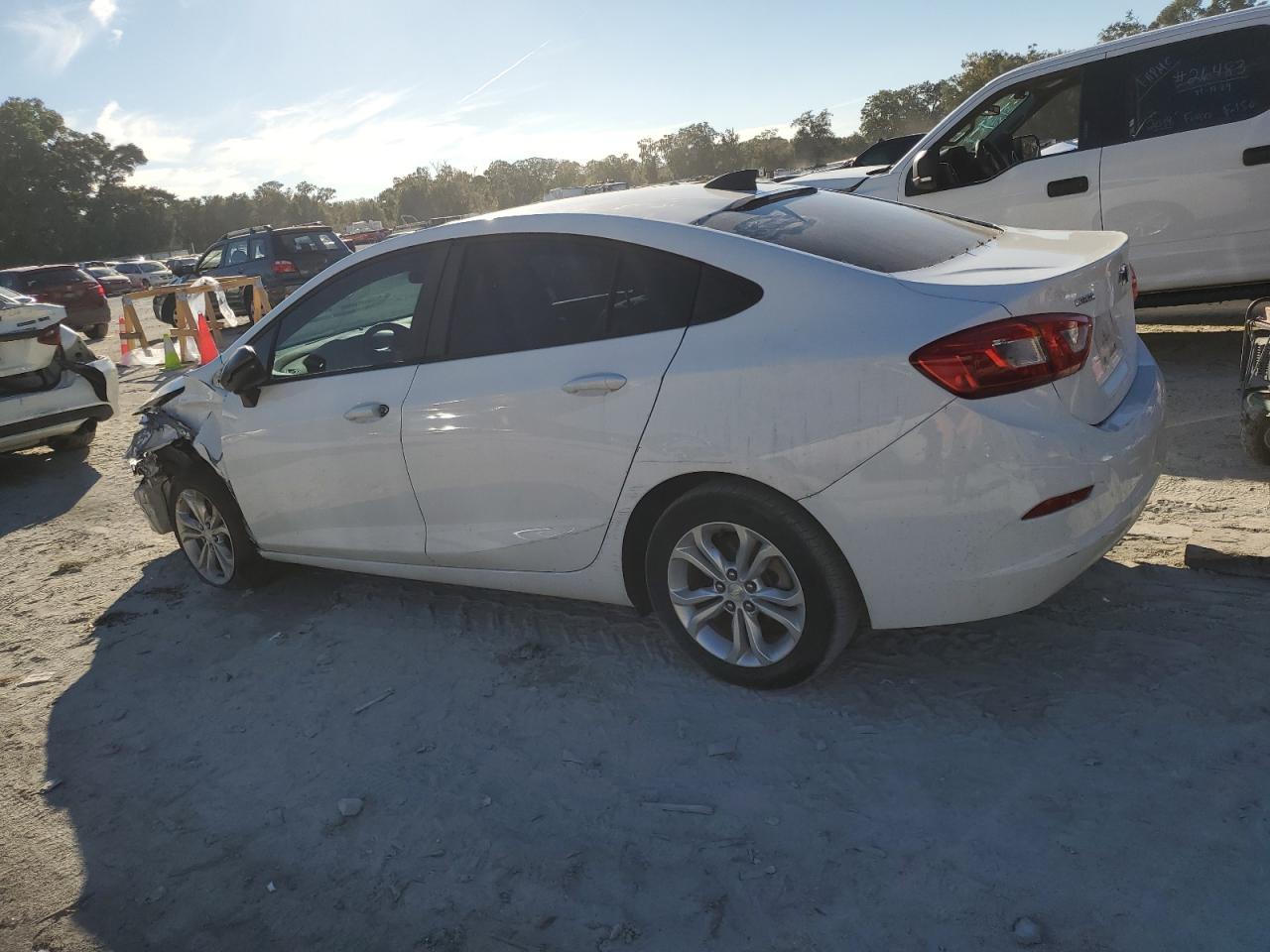 2019 Chevrolet Cruze - Image 2