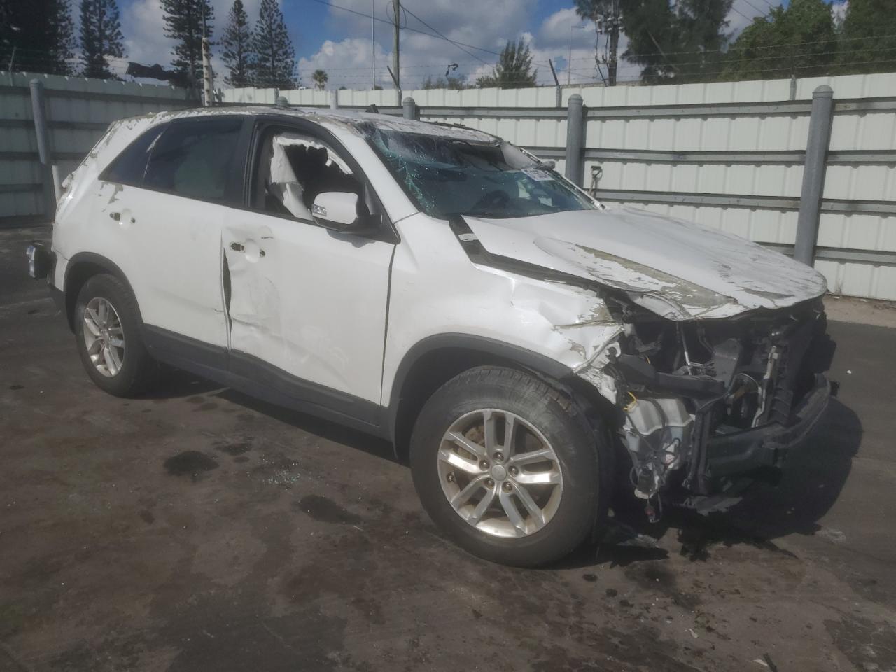 VIN 5XYKT4A65FG649113 2015 KIA SORENTO no.4