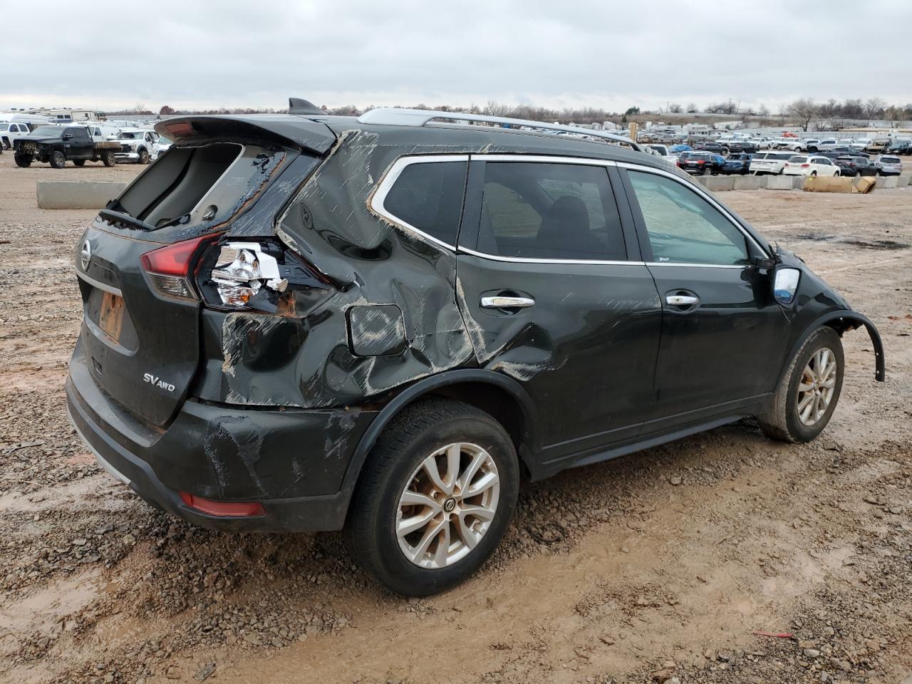 2017 Nissan Rogue - Image 3
