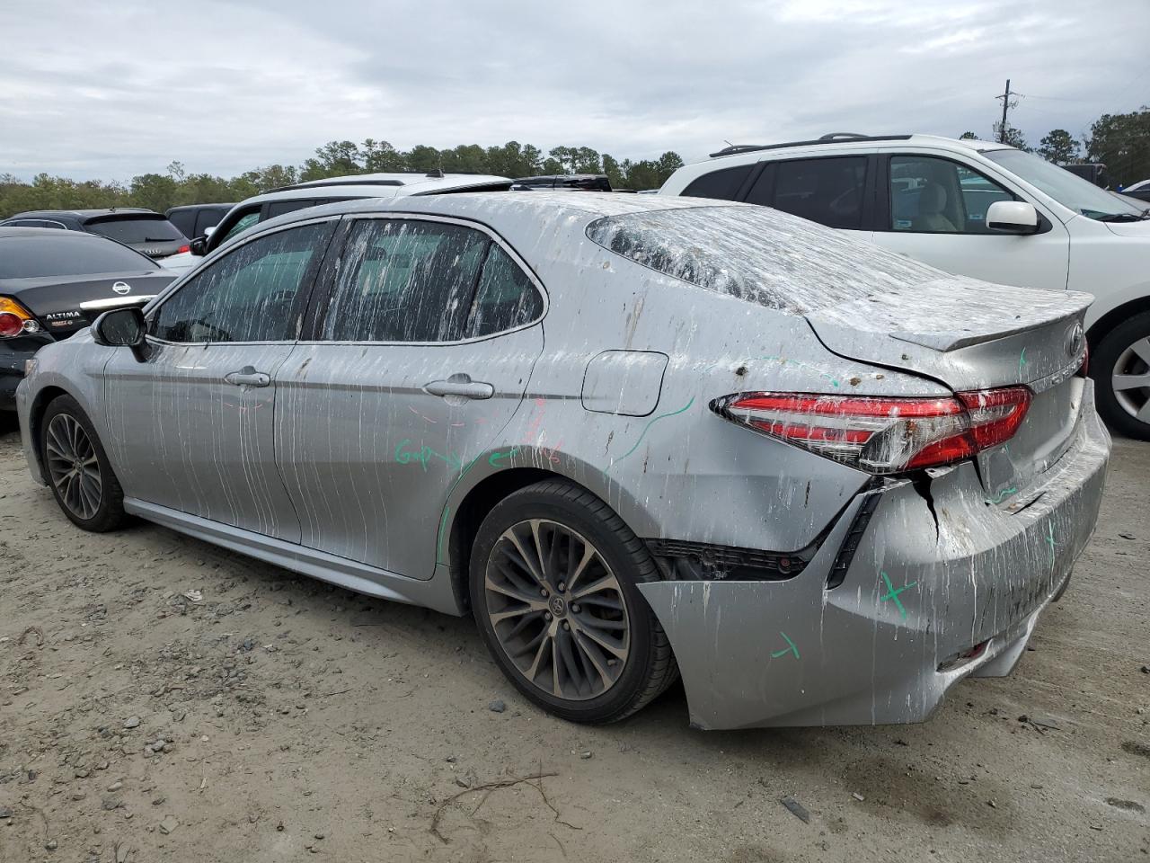 VIN 4T1B11HK1JU562349 2018 TOYOTA CAMRY no.2