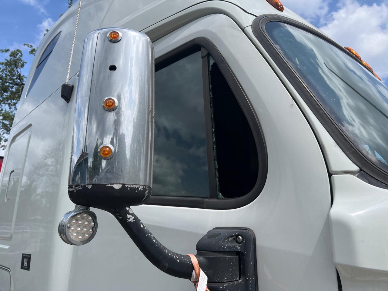 2012 Freightliner Cascadia 125  for Sale in Homestead, FL - Side