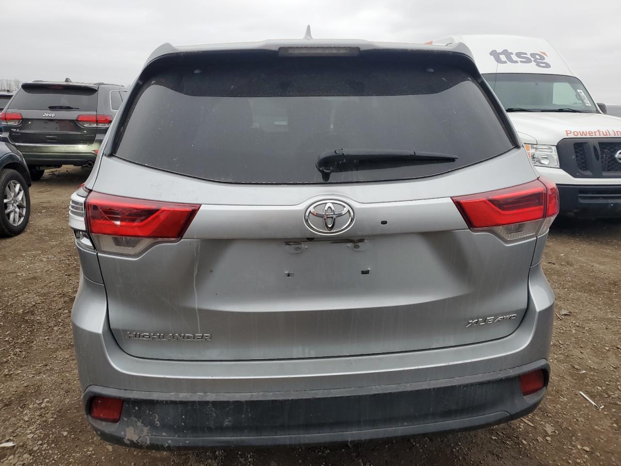 2017 Toyota Highlander - Image 6