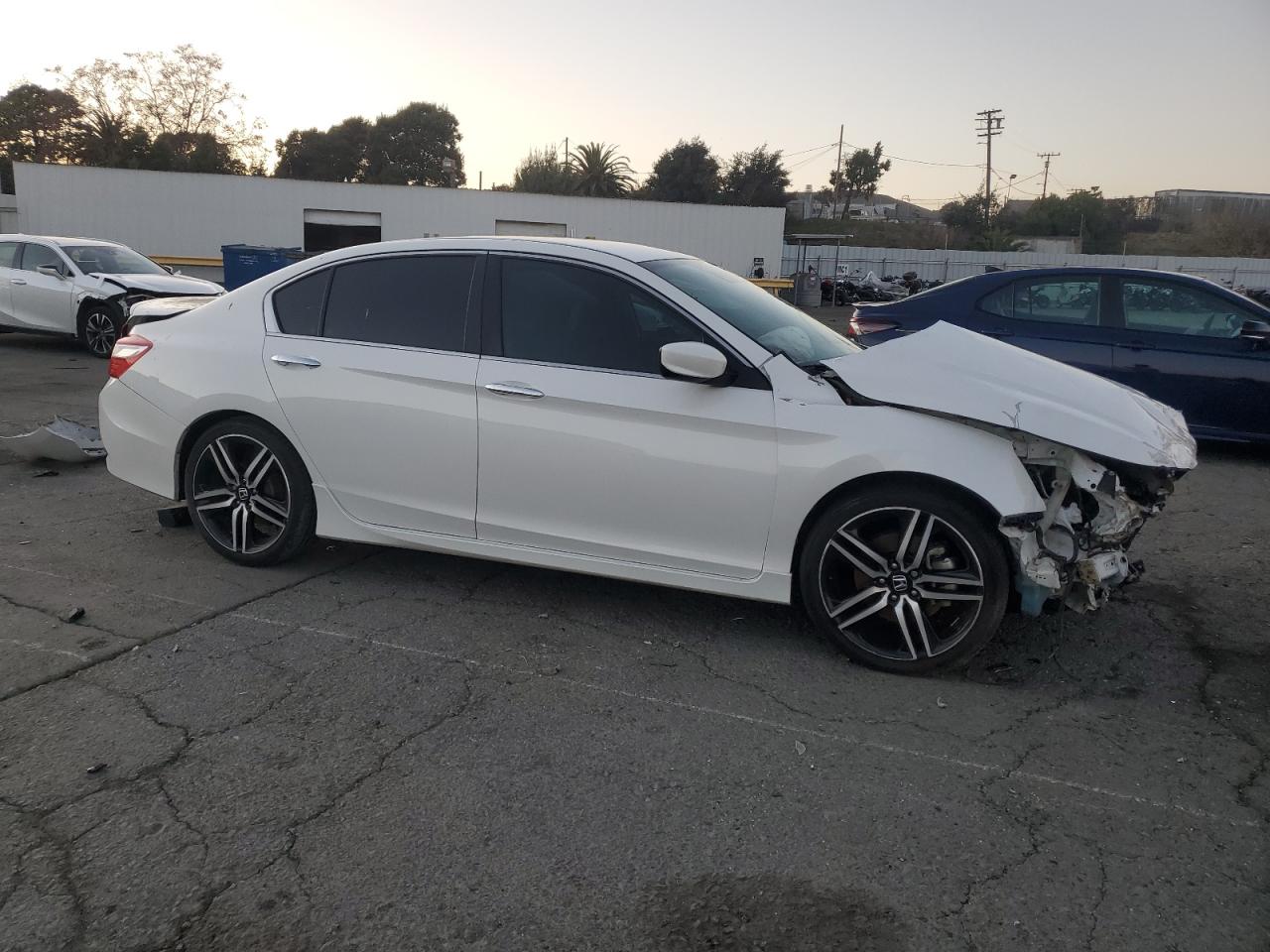 VIN 1HGCR2F69GA165657 2016 HONDA ACCORD no.4