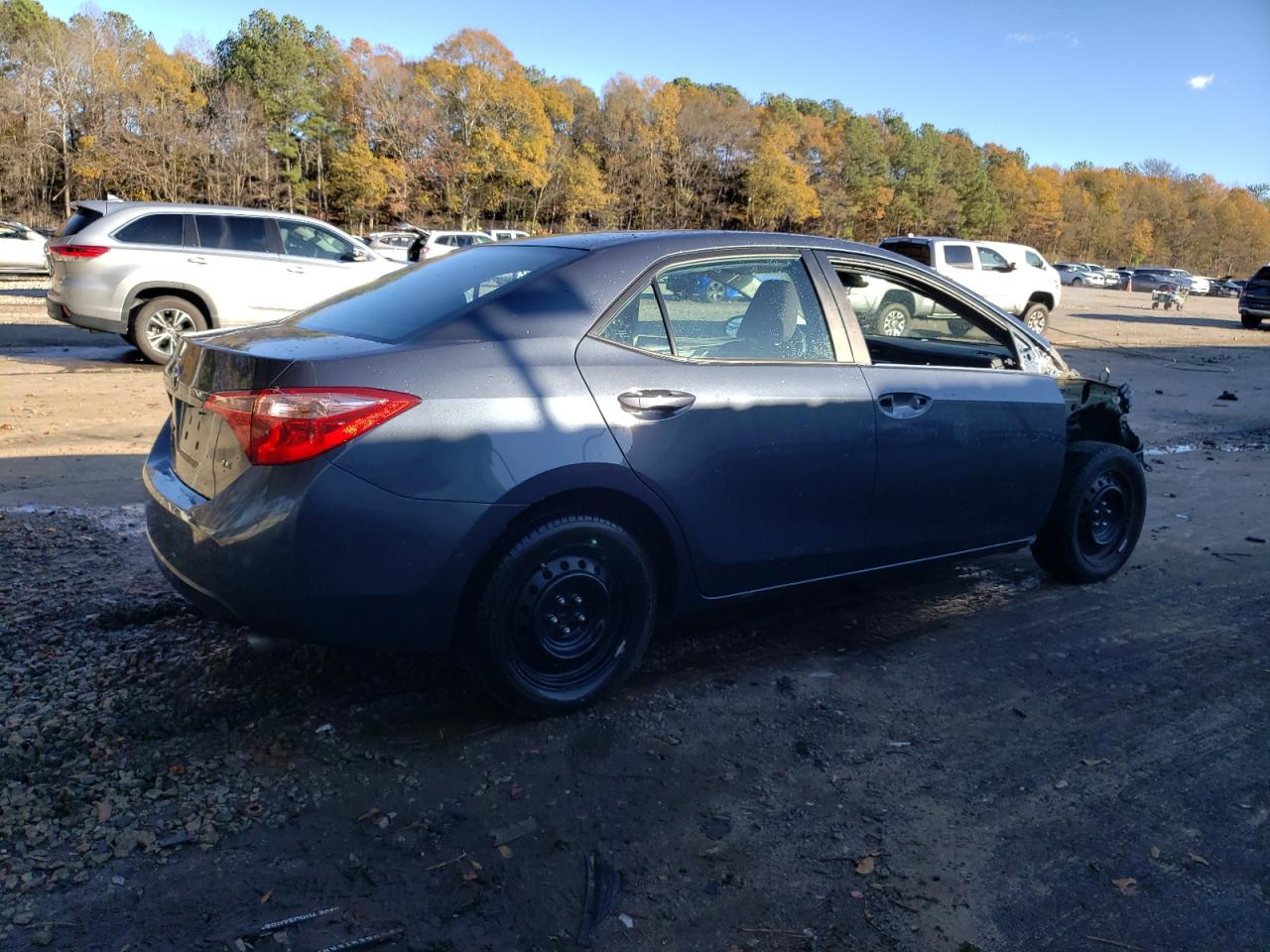 VIN 2T1BURHE0JC036599 2018 TOYOTA COROLLA no.3