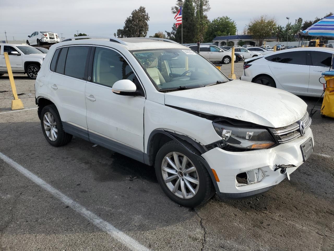 VIN WVGRV7AX3HW502762 2017 VOLKSWAGEN TIGUAN no.4