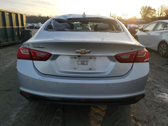 Sedans CHEVROLET MALIBU 2017 Srebrny
