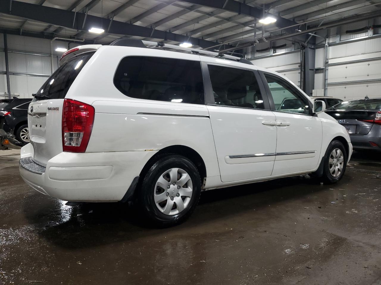 2008 Hyundai Entourage - Image 3