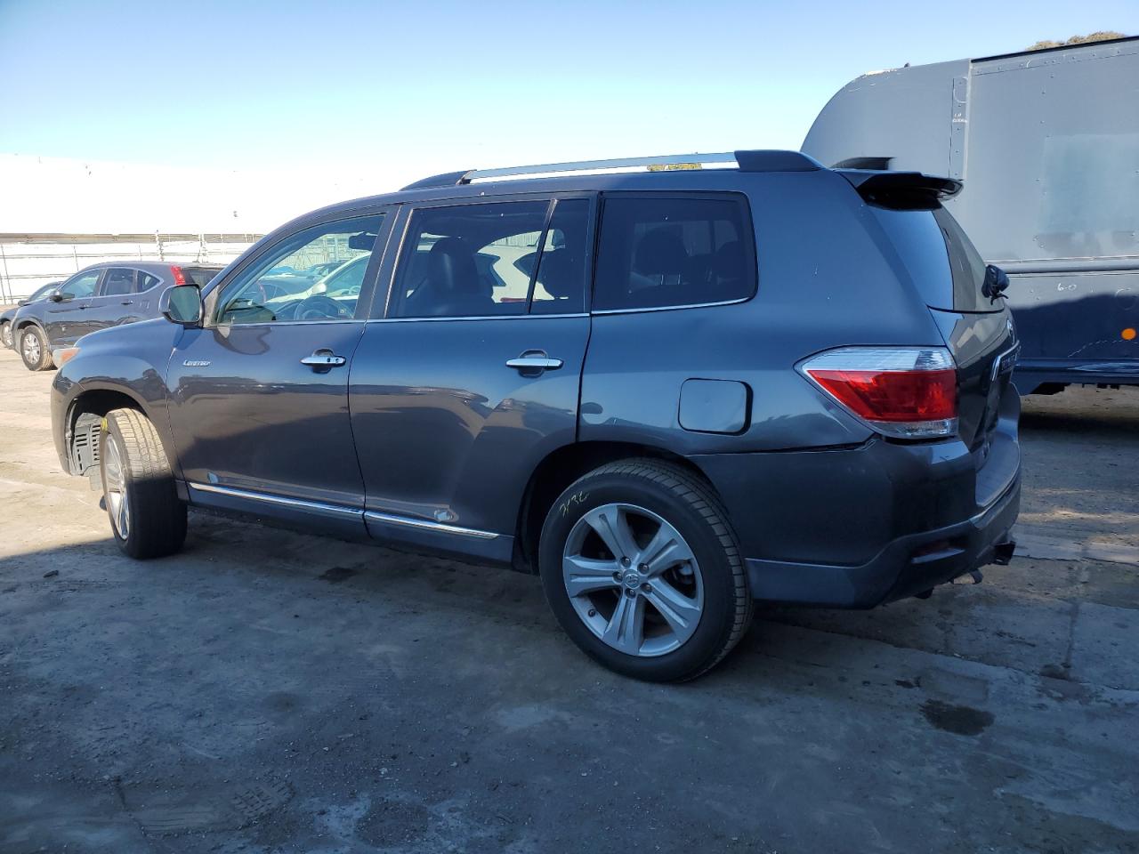 2012 Toyota Highlander - Image 2