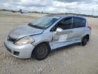 2010 Nissan Versa S იყიდება New Braunfels-ში, TX - Side