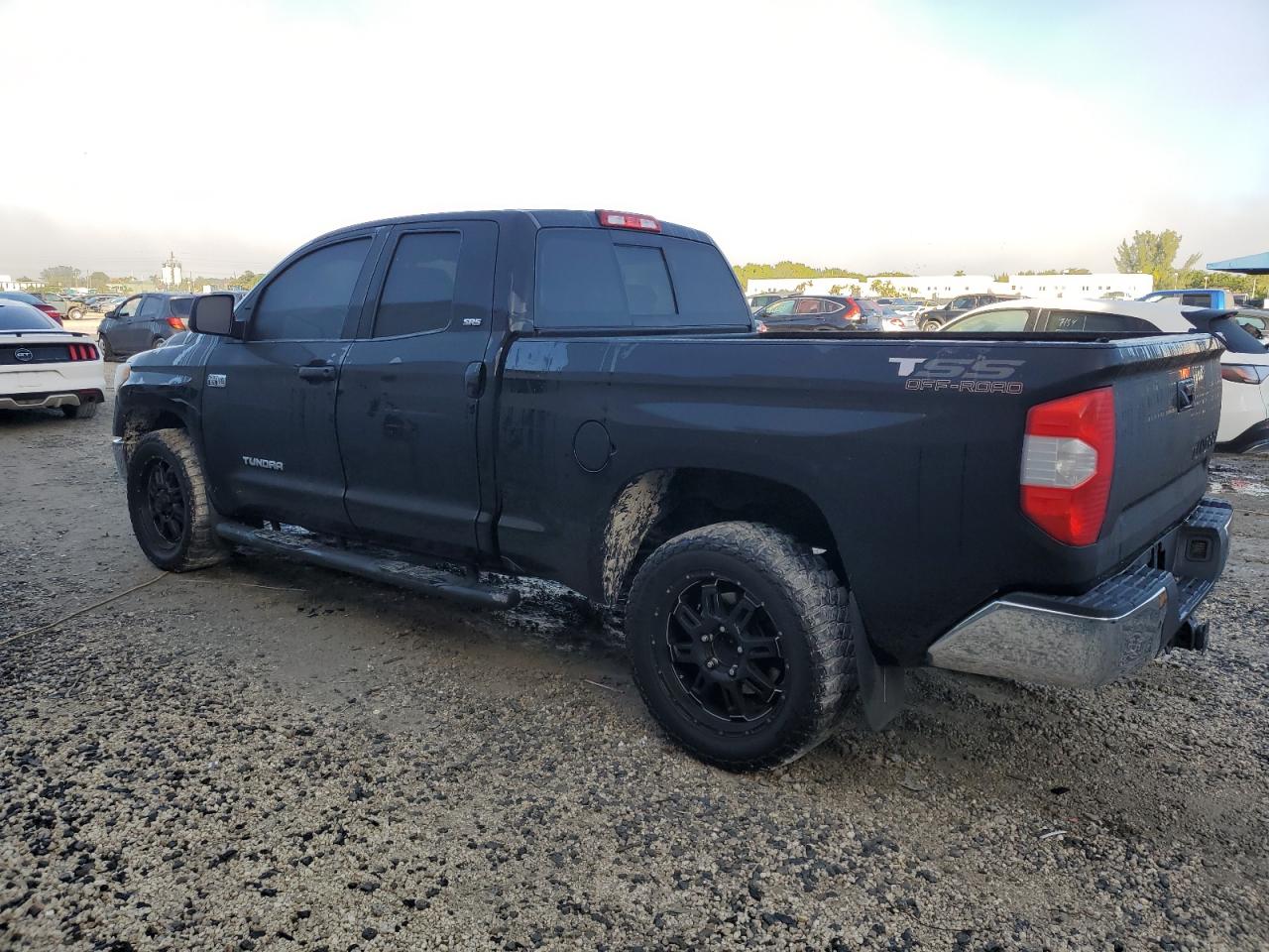 VIN 5TFRW5F11HX213576 2017 TOYOTA TUNDRA no.2