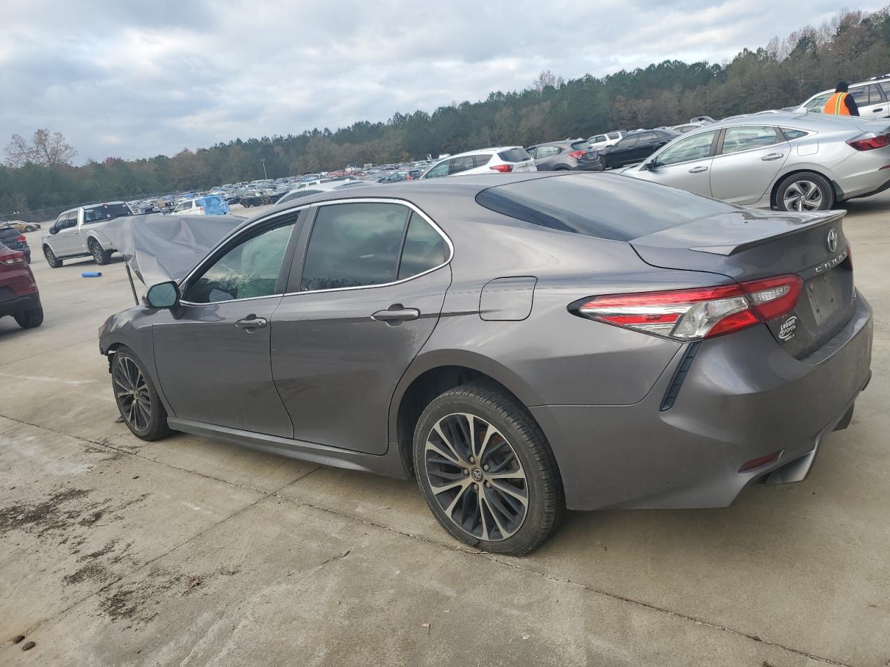 4T1B11HK2JU100561 TOYOTA CAMRY 2018