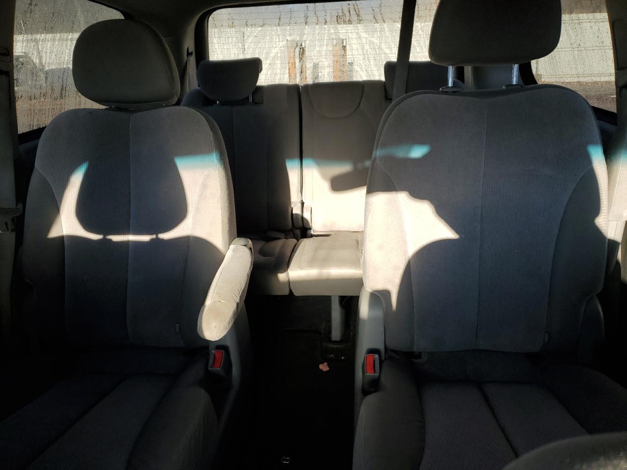 2012 Kia Sedona Lx VIN: KNDMG4C78C6461946 Lot: 85582254