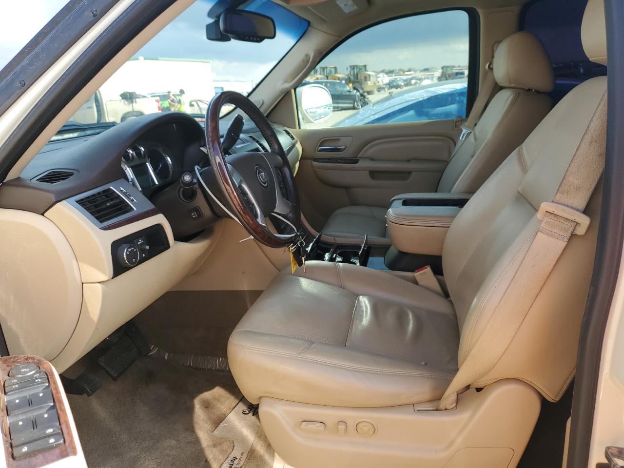 2014 Cadillac Escalade - Image 7