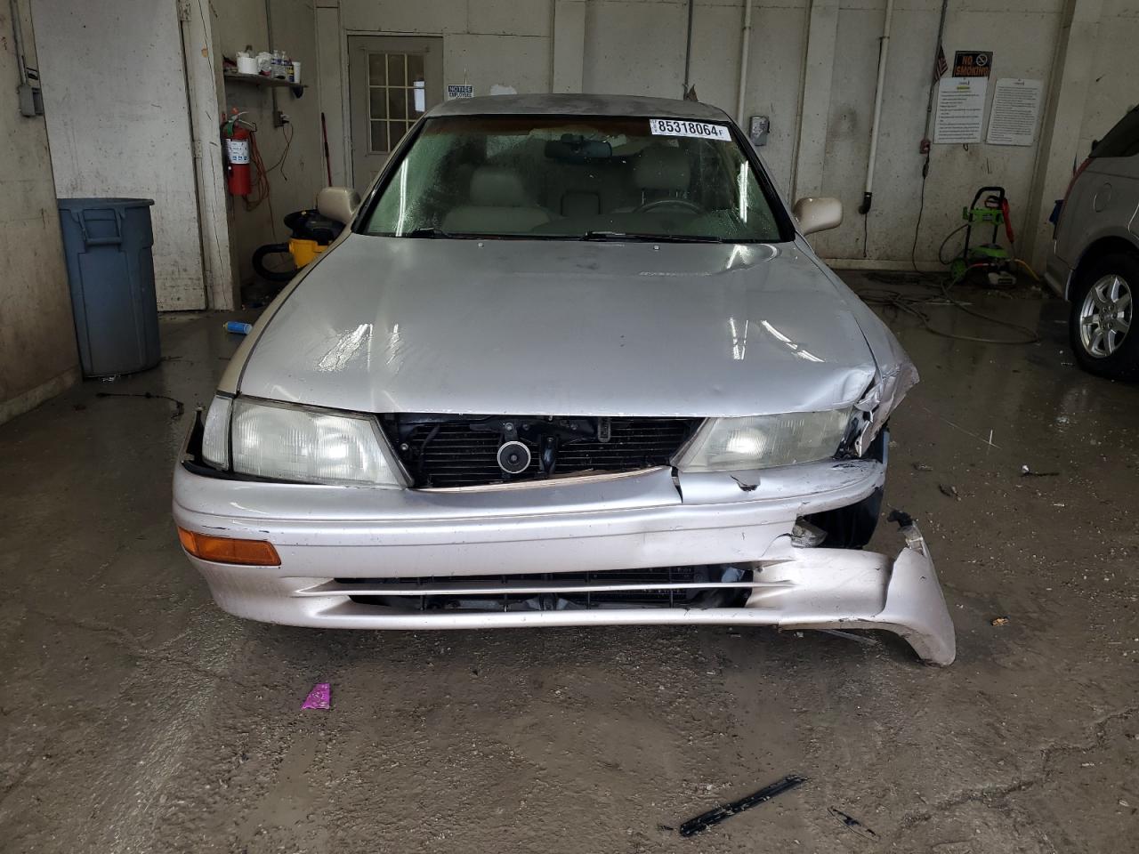 1996 Toyota Avalon - Image 5