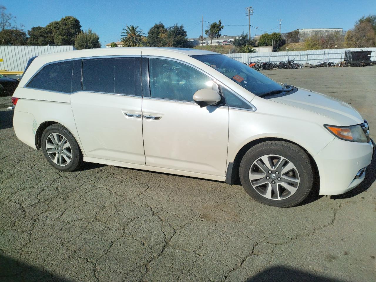 VIN 5FNRL5H92FB124800 2015 HONDA ODYSSEY no.4