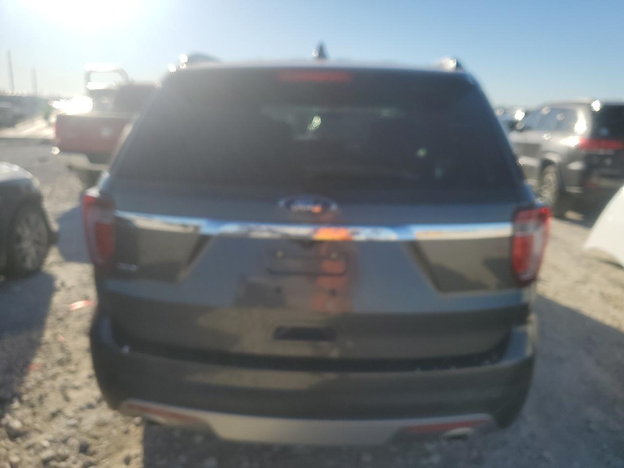 2017 Ford Explorer - Image 6