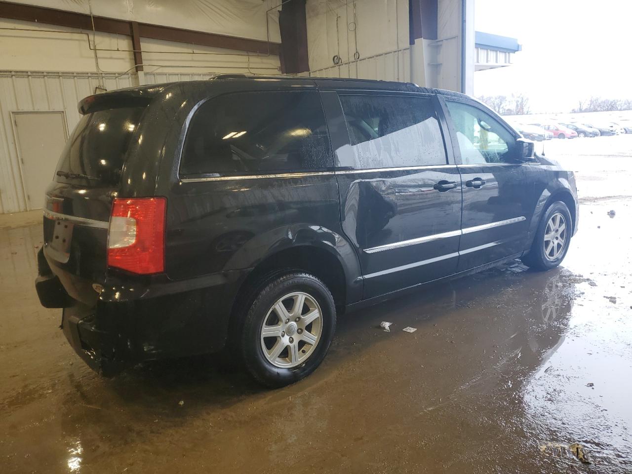 2011 Chrysler Town & Country - Image 3