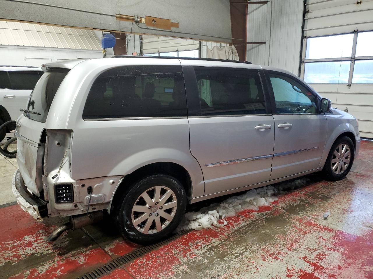 2011 Chrysler Town & Country - Image 3