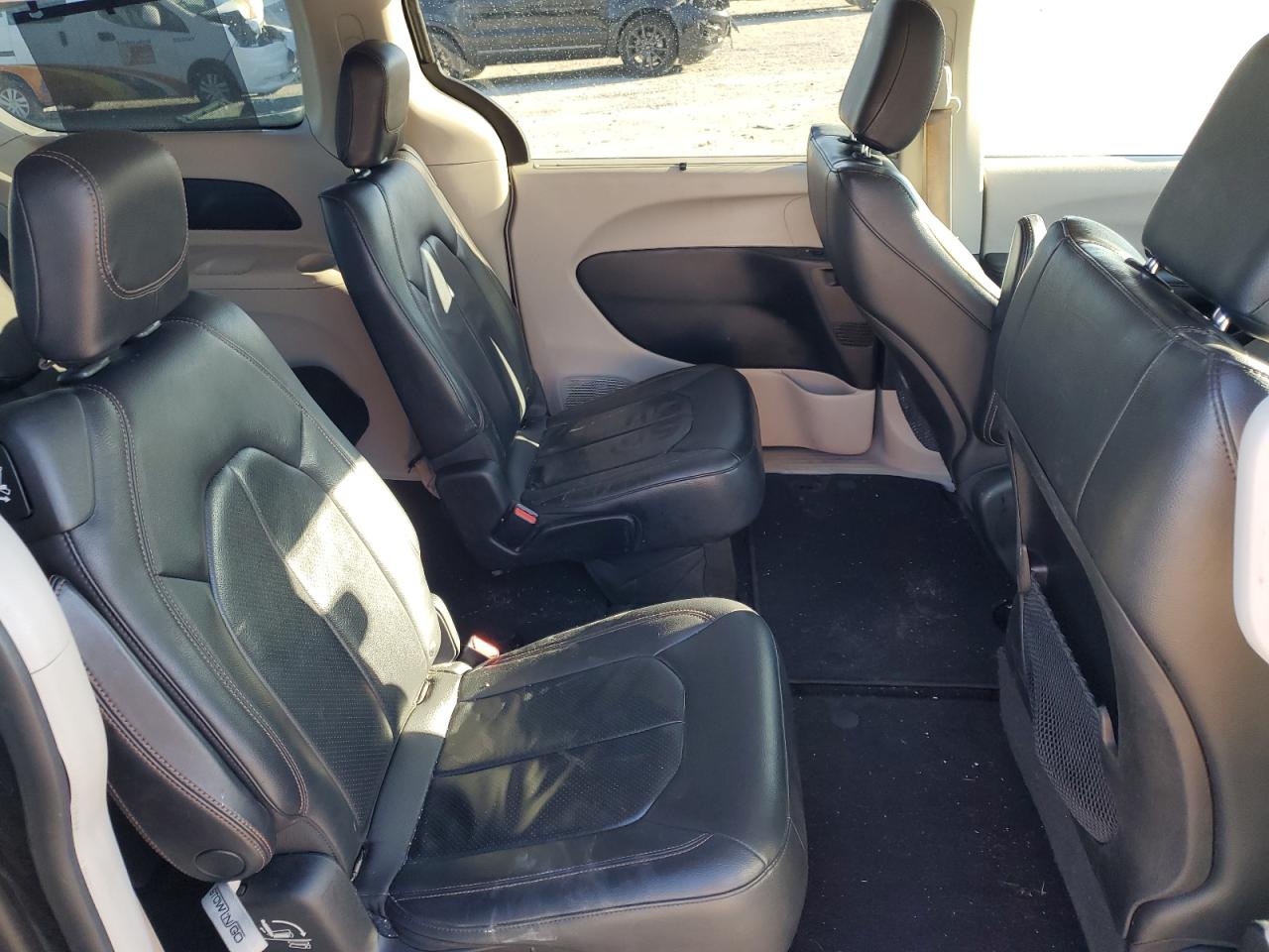 2018 Chrysler Pacifica - Image 11