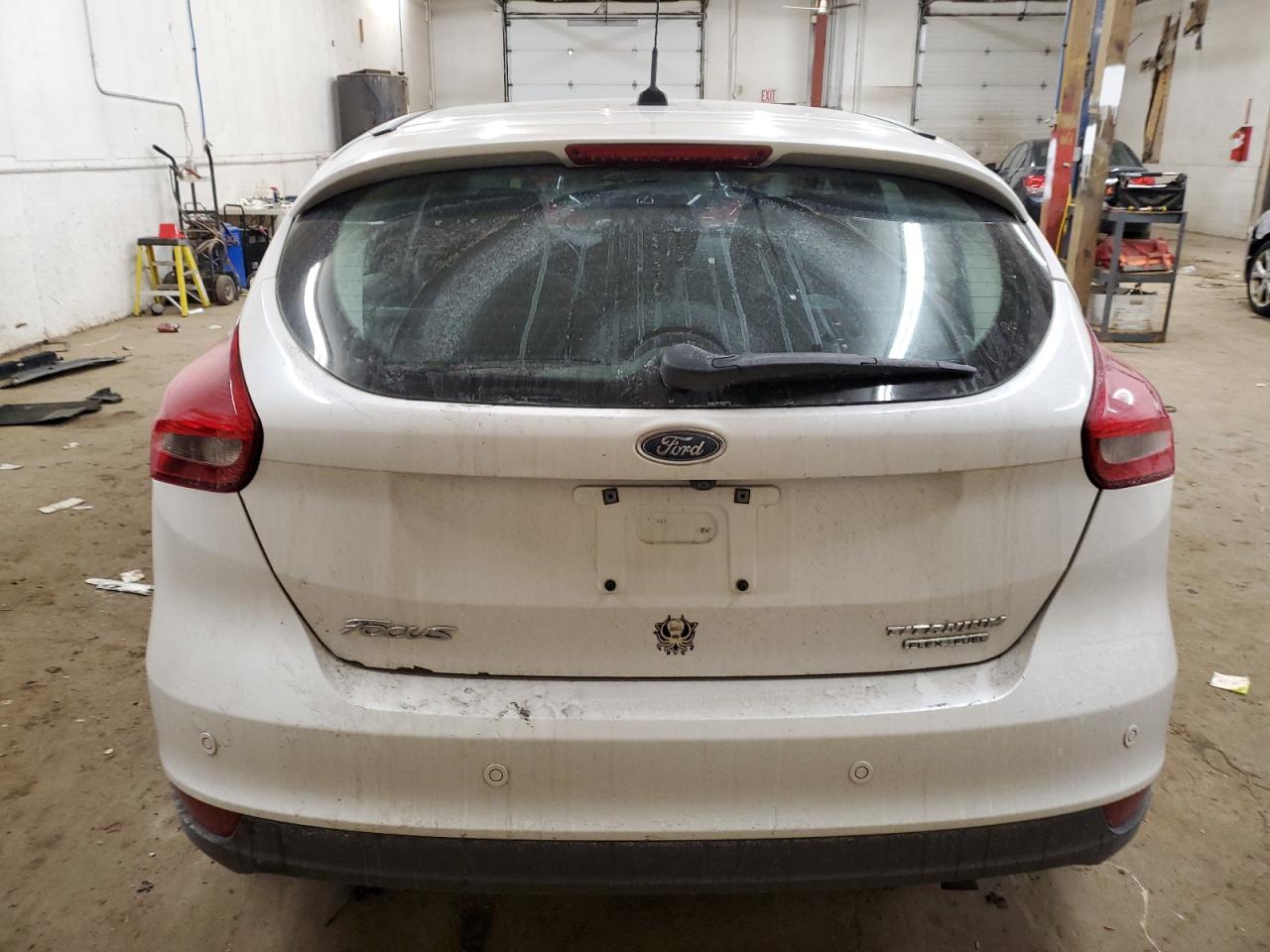 VIN 1FADP3N29FL324201 2015 FORD FOCUS no.6