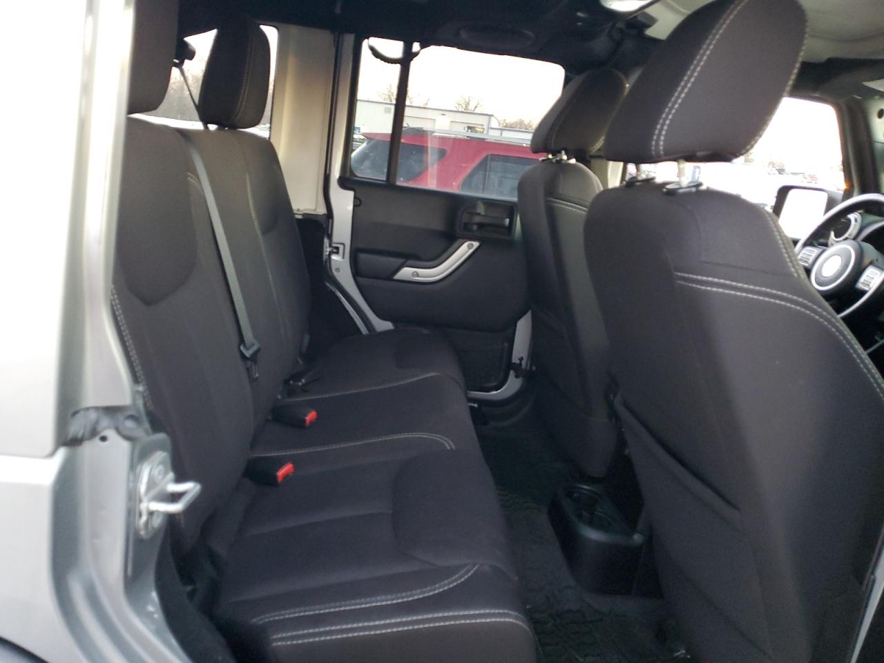 2014 Jeep Wrangler - Image 10