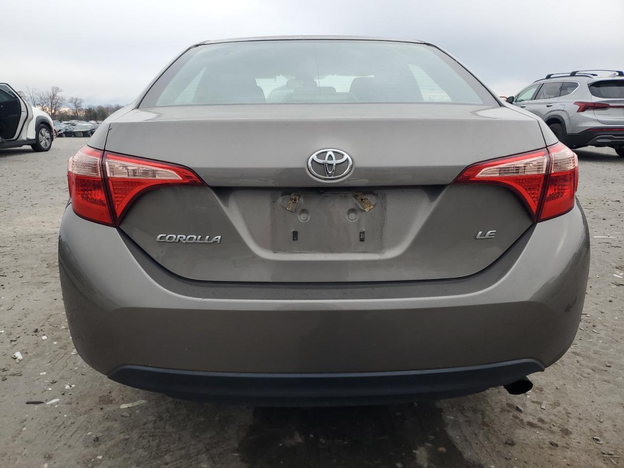 VIN 2T1BURHE9JC124227 2018 TOYOTA COROLLA no.6