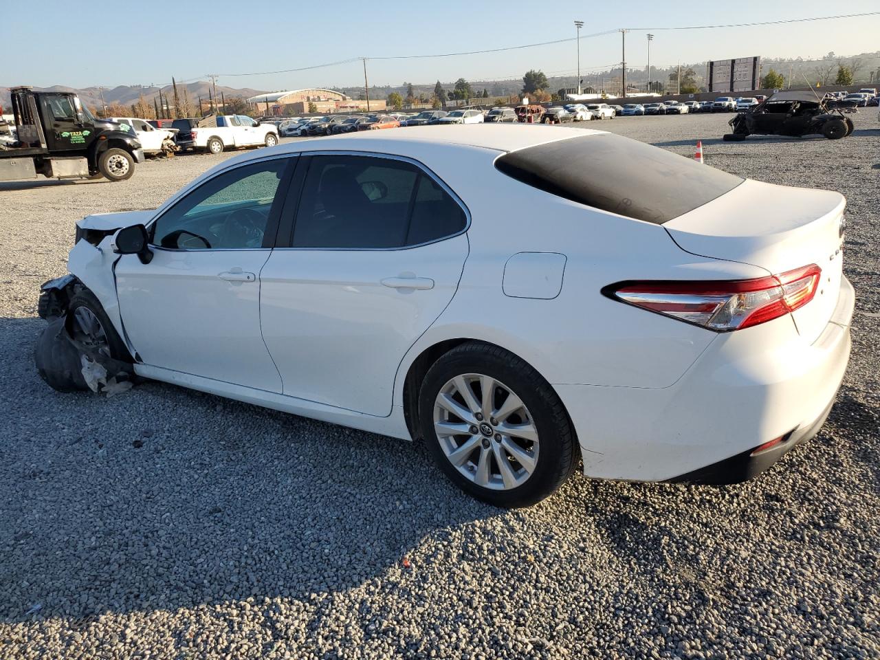 VIN 4T1B11HK5JU079947 2018 TOYOTA CAMRY no.2