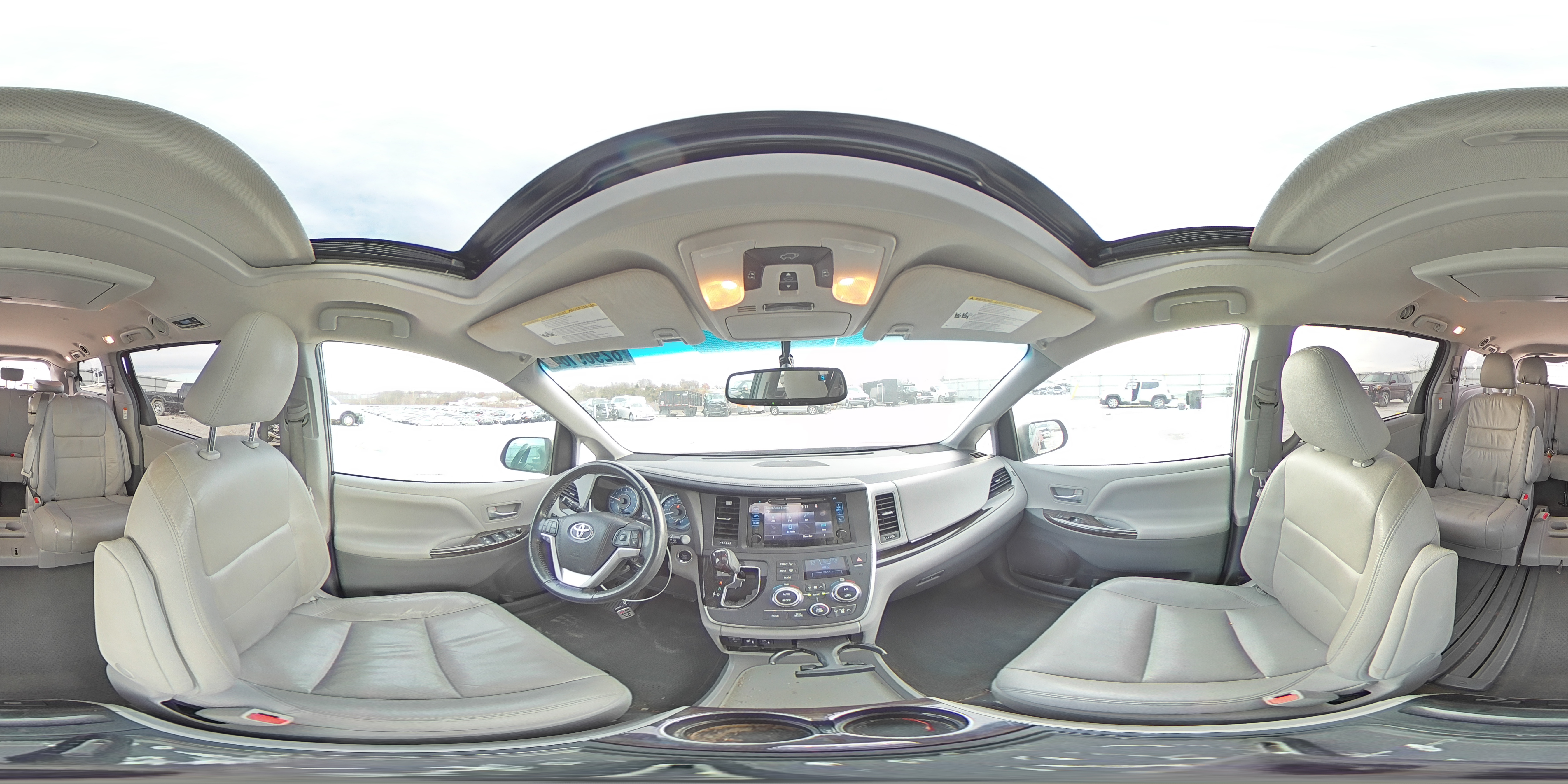 2016 Toyota Sienna - Image 13