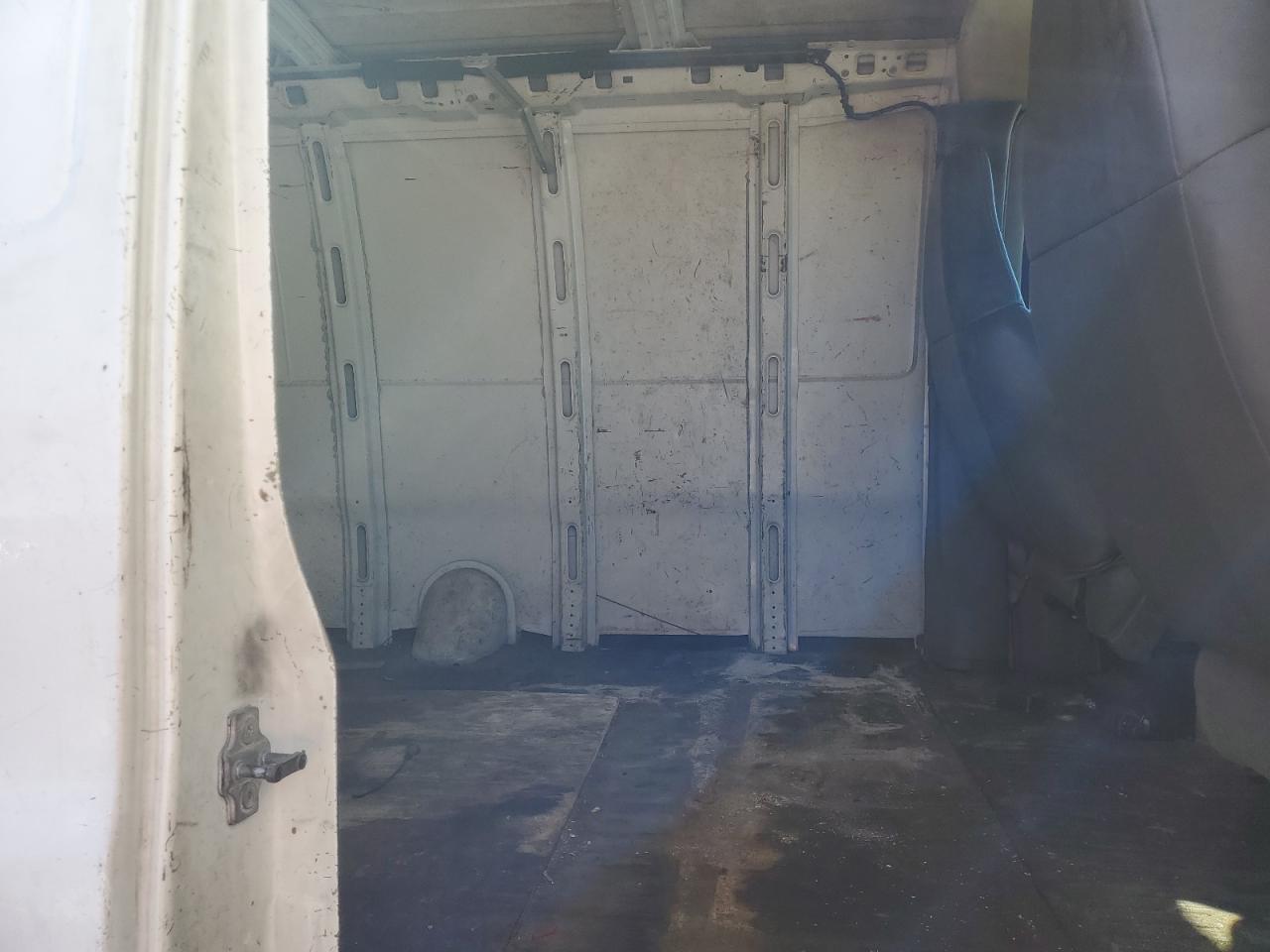 2008 Chevrolet Express - Image 11
