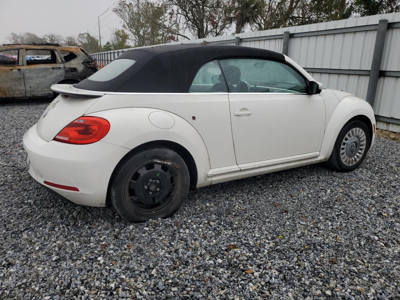 VIN 3VW5P7AT7DM812320 2013 VOLKSWAGEN BEETLE no.3