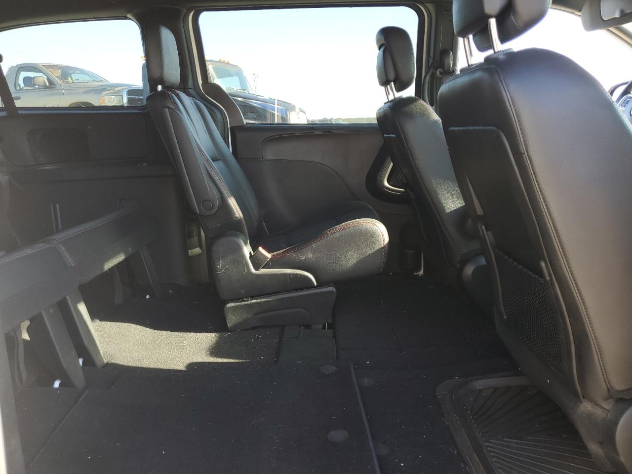 2019 Dodge Caravan - Image 11