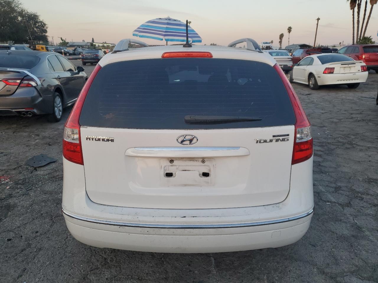 2012 Hyundai Elantra - Image 6