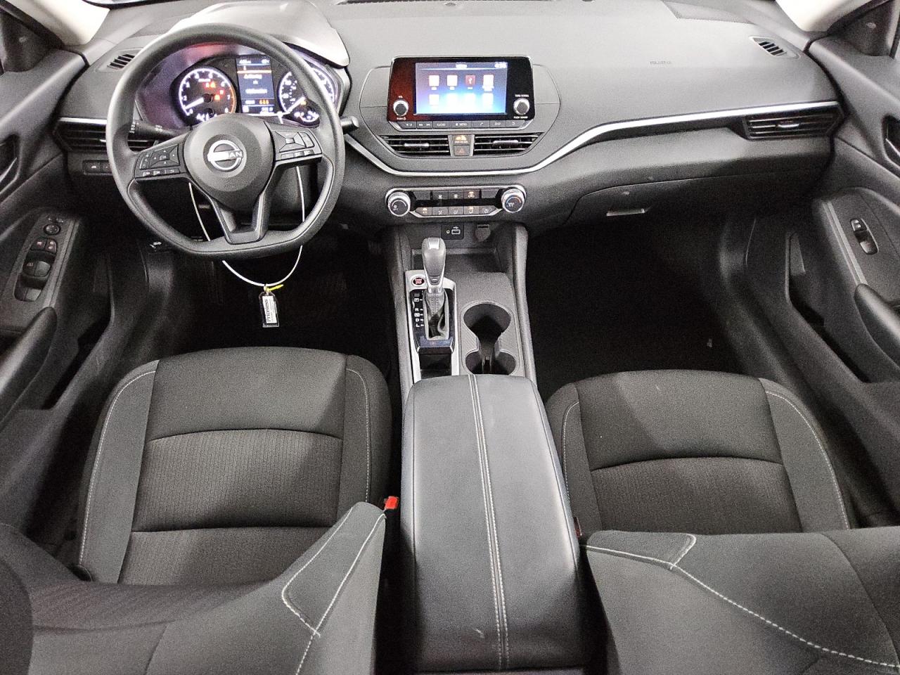 2024 Nissan Altima - Image 8