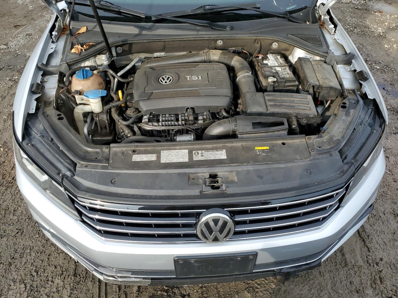 2017 Volkswagen Passat - Image 11