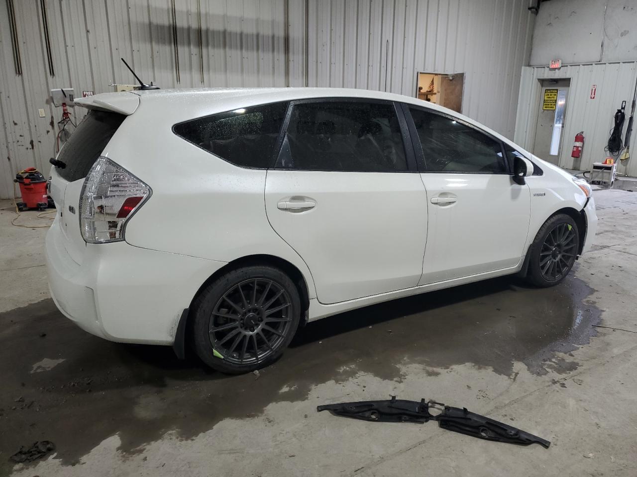 VIN JTDZN3EU3EJ001490 2014 TOYOTA PRIUS no.3