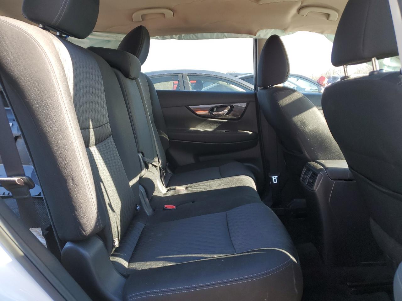 2017 Nissan Rogue - Image 11