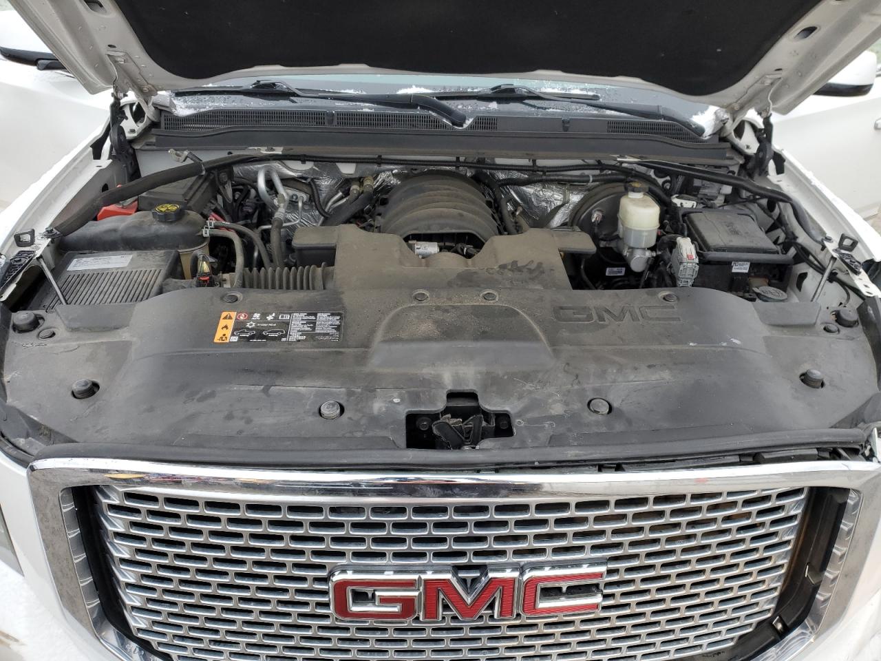 2017 GMC Yukon - Image 12